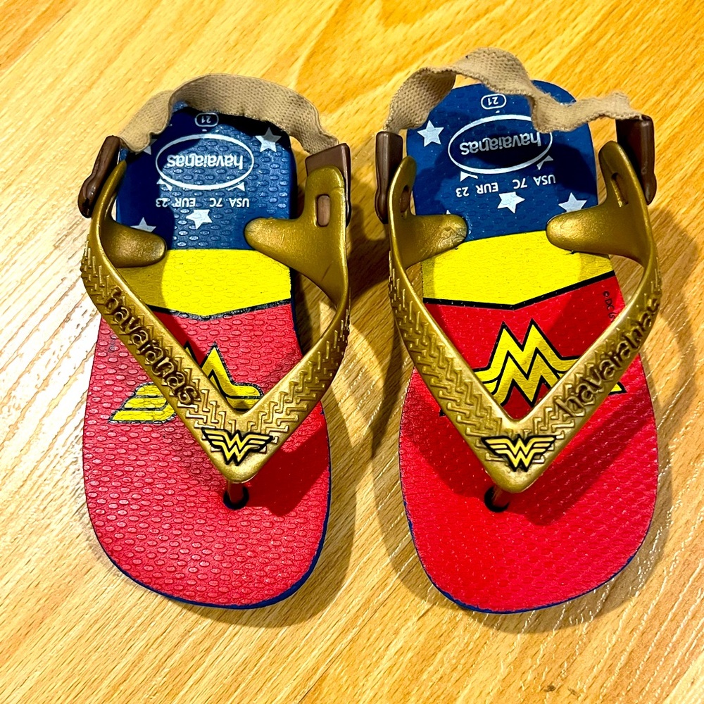 Havaianas Wonder Woman Toddler Size 7 flip flops w back straps 4 addtl support